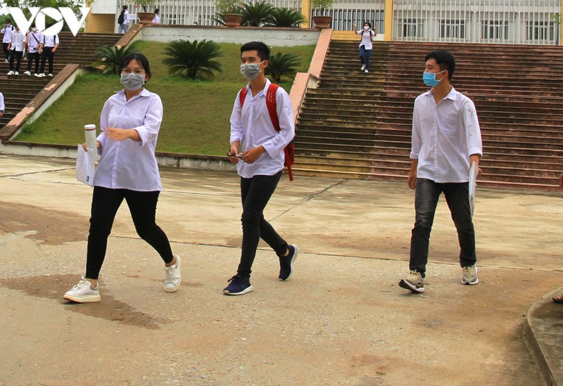 khu vuc tay bac: de thi toan bam sat chu truong giam tai cua bo hinh 3