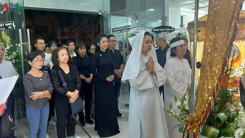 tien biet nghe si uu tu nguyen chanh tin ve noi an nghi cuoi cung hinh 2