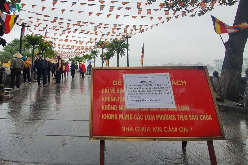 anh: den ngoc son, phu tay ho dong cua, nguoi dan dung ngoai vai vong hinh 16