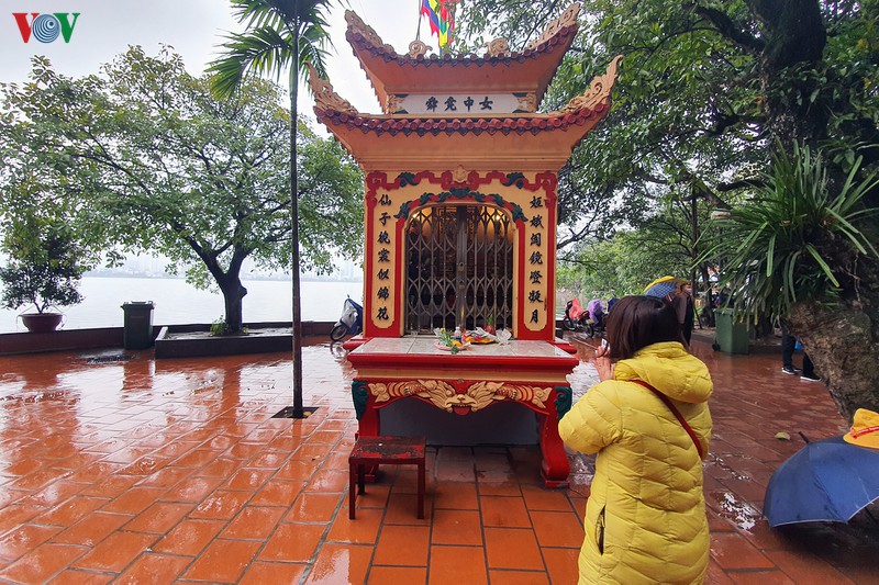 anh: den ngoc son, phu tay ho dong cua, nguoi dan dung ngoai vai vong hinh 7