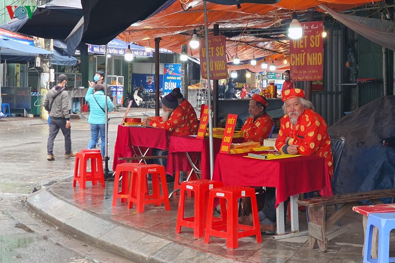 anh: den ngoc son, phu tay ho dong cua, nguoi dan dung ngoai vai vong hinh 8