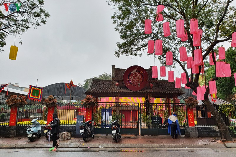 anh: den ngoc son, phu tay ho dong cua, nguoi dan dung ngoai vai vong hinh 11
