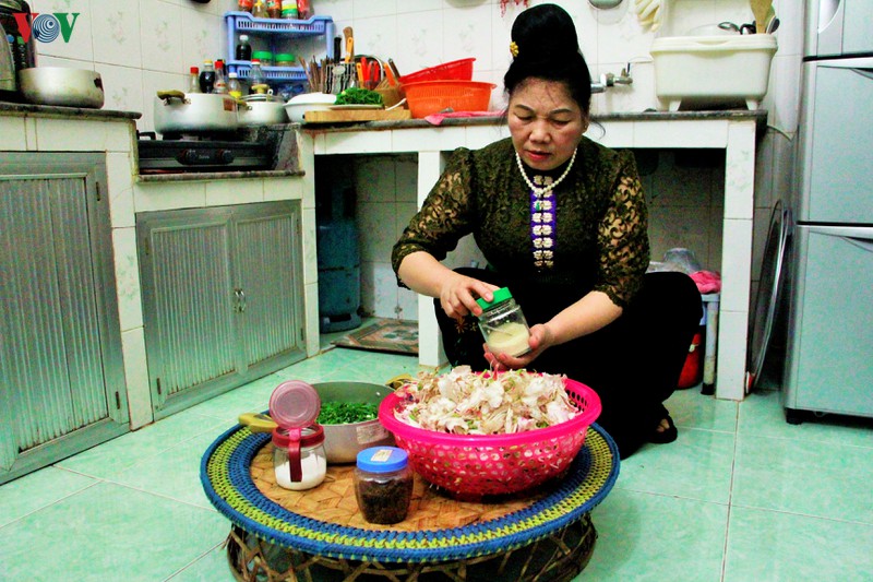 nom hoa ban, mon ngon gian di cua nguoi thai son la hinh 1