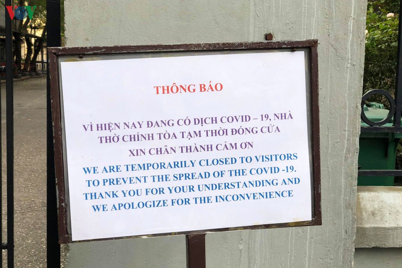 van mieu, nha tu hoa lo...tam dong cua, phun khu khuan chong covid-19 hinh 12