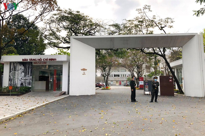 van mieu, nha tu hoa lo...tam dong cua, phun khu khuan chong covid-19 hinh 15