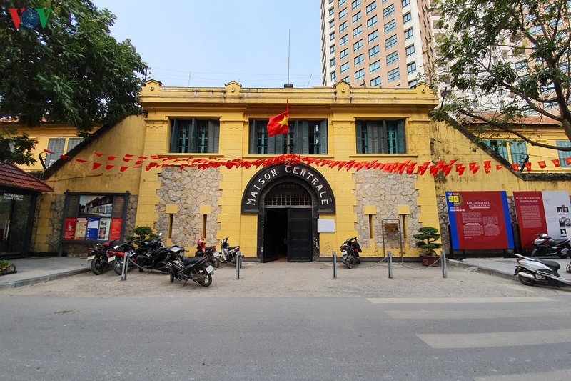 van mieu, nha tu hoa lo...tam dong cua, phun khu khuan chong covid-19 hinh 1