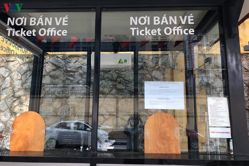 van mieu, nha tu hoa lo...tam dong cua, phun khu khuan chong covid-19 hinh 3