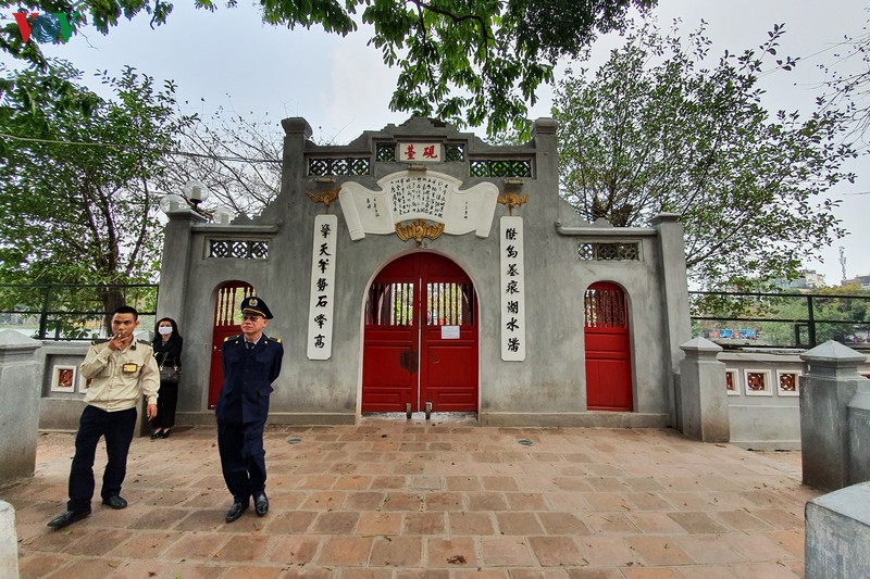 van mieu, nha tu hoa lo...tam dong cua, phun khu khuan chong covid-19 hinh 8