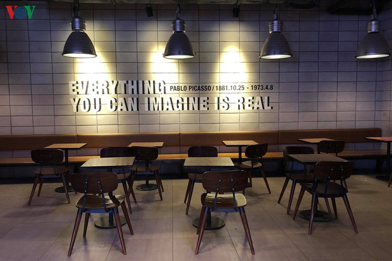 khan gia deo khau trang, duoc do than nhiet khi den rap chieu phim hinh 16