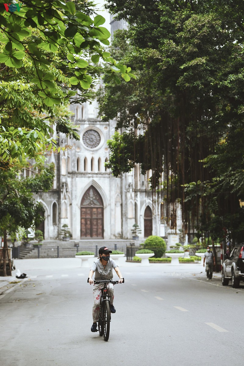 cam nhan ha noi "song cham" nhung ngay cao diem chong dich covid-19 hinh 13