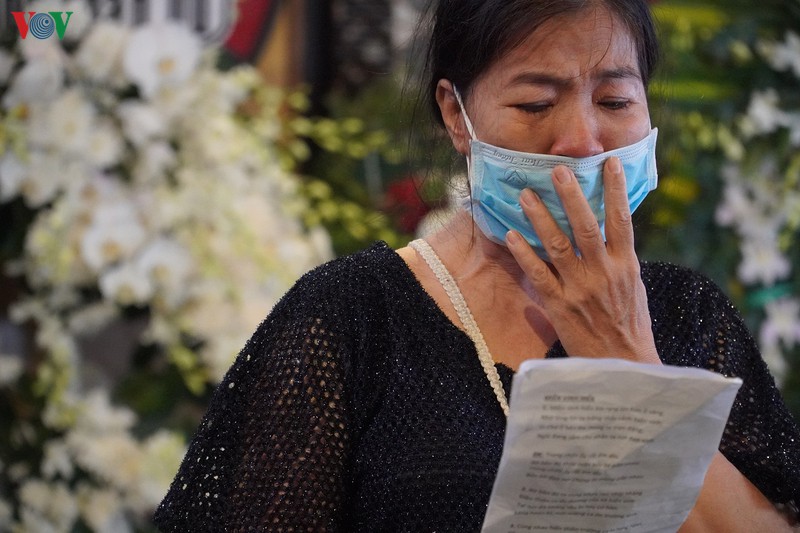 nguoi than, ban be dua tien mai phuong ve noi an nghi cuoi cung hinh 12