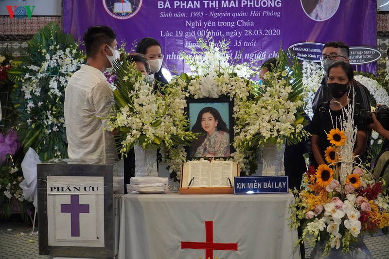 nguoi than, ban be dua tien mai phuong ve noi an nghi cuoi cung hinh 1