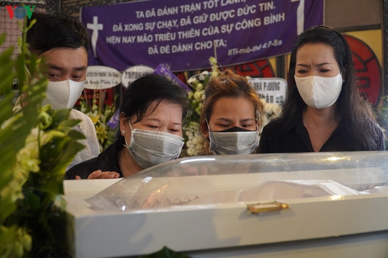 nguoi than, ban be dua tien mai phuong ve noi an nghi cuoi cung hinh 5