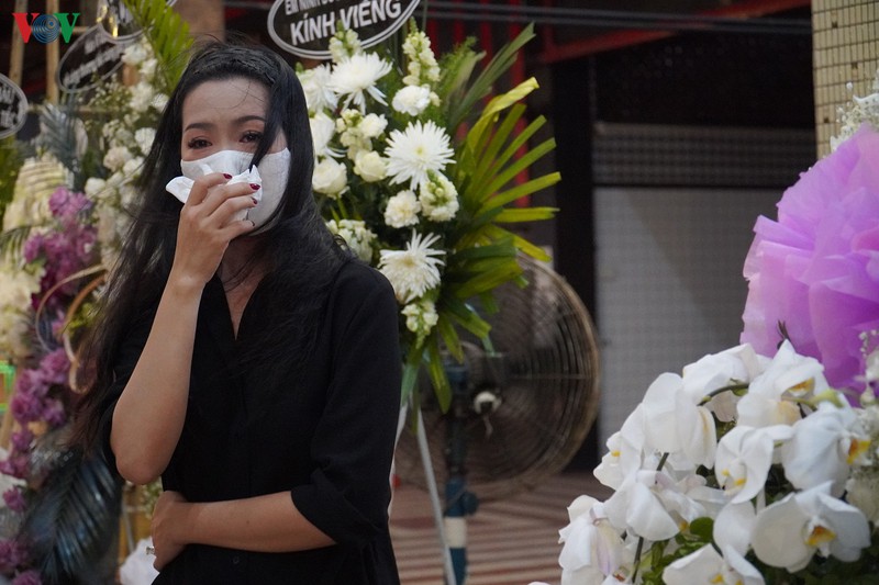 nguoi than, ban be dua tien mai phuong ve noi an nghi cuoi cung hinh 7