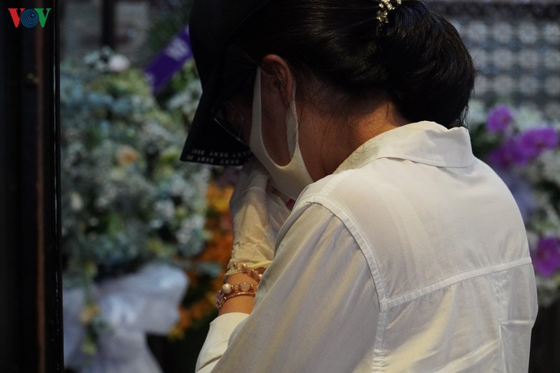 nguoi than, ban be dua tien mai phuong ve noi an nghi cuoi cung hinh 8