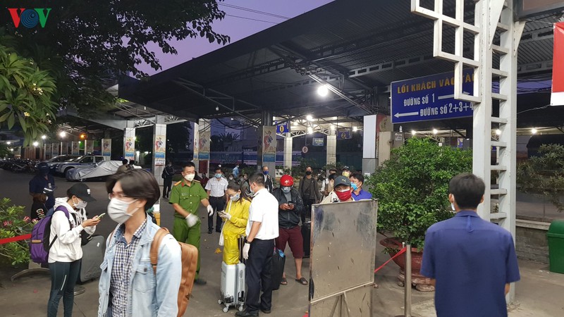tphcm lay mau xet nghiem cho tat ca hanh khach den ga sai gon hinh 2