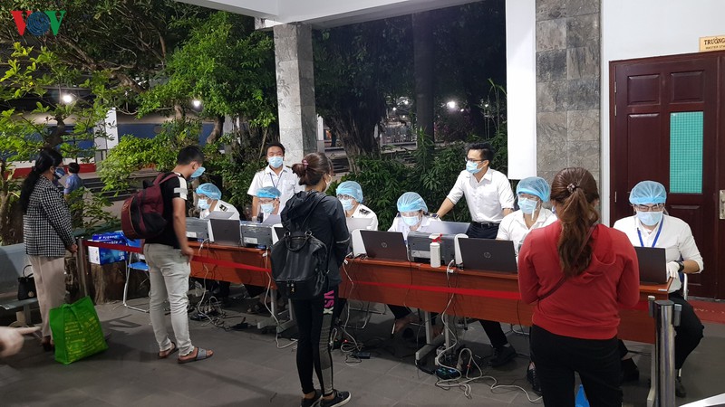 tphcm lay mau xet nghiem cho tat ca hanh khach den ga sai gon hinh 1