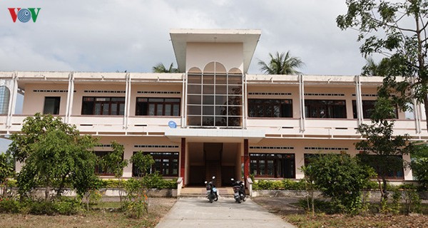 thanh nien 2 lan lot chot kiem tra y te tu campuchia ve de tang cha hinh 1
