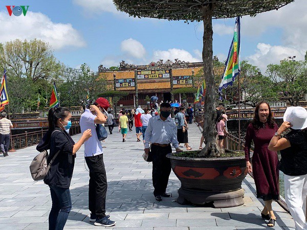 du lich mien trung dip le 30/4: nguoi phuc vu hao hung, khach vui ve hinh 7