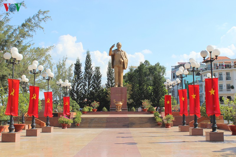 cau chuyen ve chon vi tri dat tuong dai bac ho tren ben ninh kieu hinh 3