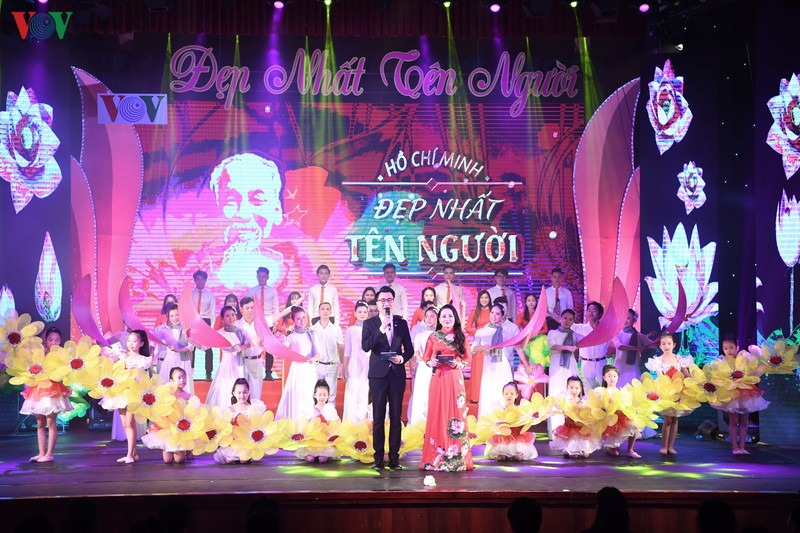 toan canh chuong trinh giao luu nghe thuat "dep nhat ten nguoi" hinh 1