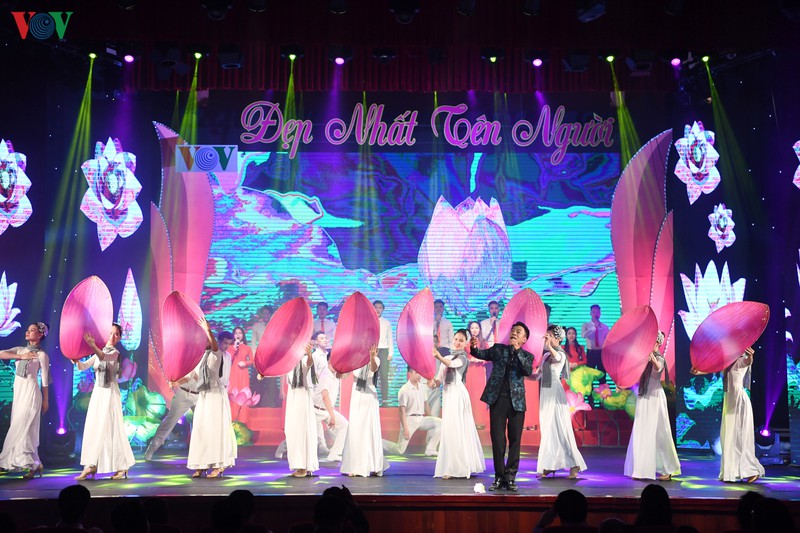 toan canh chuong trinh giao luu nghe thuat "dep nhat ten nguoi" hinh 15