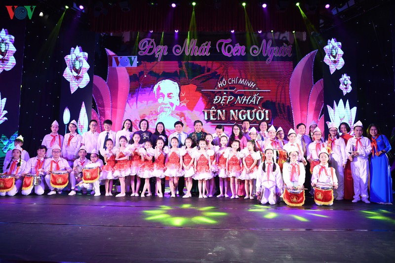 toan canh chuong trinh giao luu nghe thuat "dep nhat ten nguoi" hinh 17