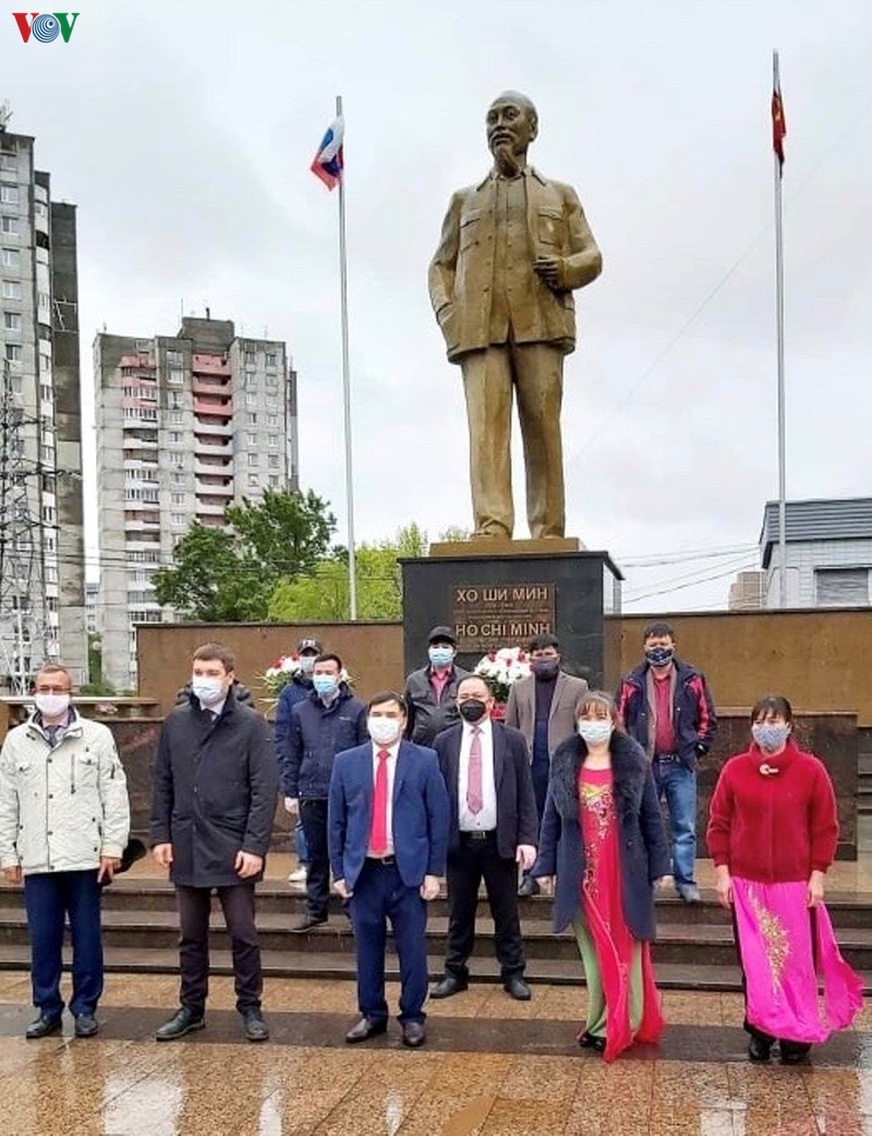 ky niem 130 nam sinh nhat bac tren que huong v.lenin hinh 3