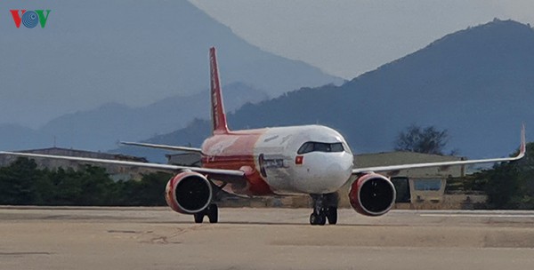 da nang don chuyen bay dua 240 cong dan tu myanmar ve nuoc hinh 1
