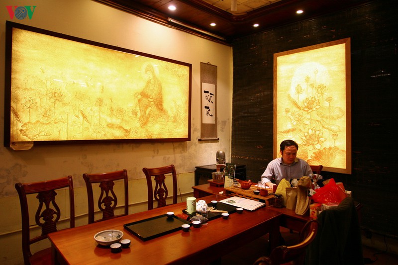 quan tra viet trong ngoi nha co giua long thu do hinh 10