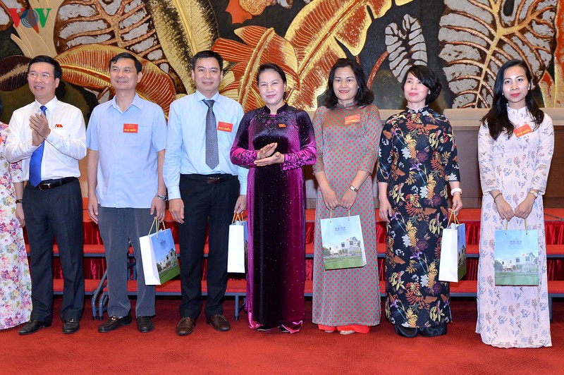 chu tich quoc hoi gap mat doan dai bieu nguoi lam bao tieu bieu hinh 3