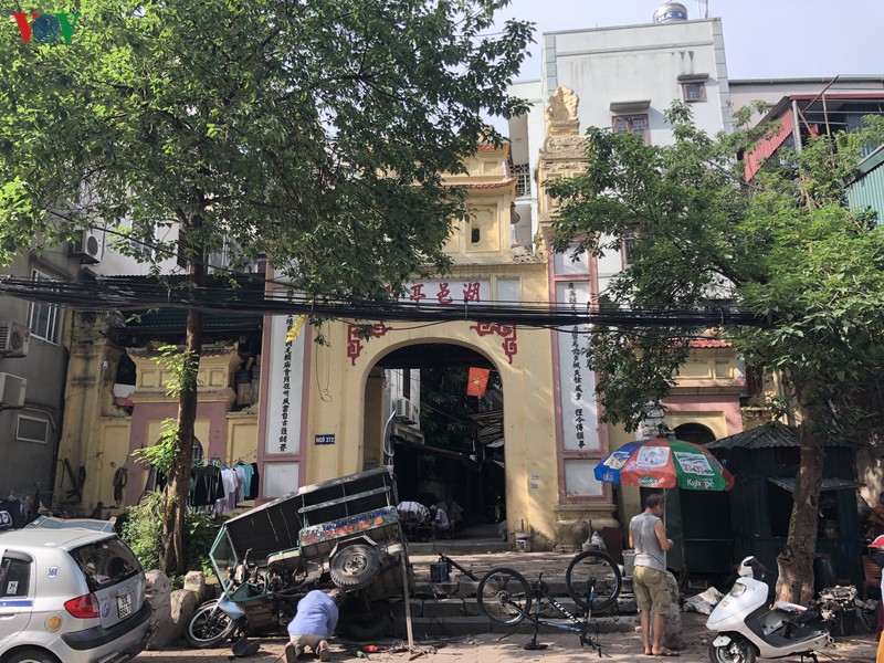 cong lang trong long pho phuong ha noi: van nguyen ven hon que hinh 7