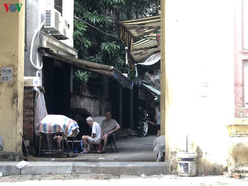 cong lang trong long pho phuong ha noi: van nguyen ven hon que hinh 4