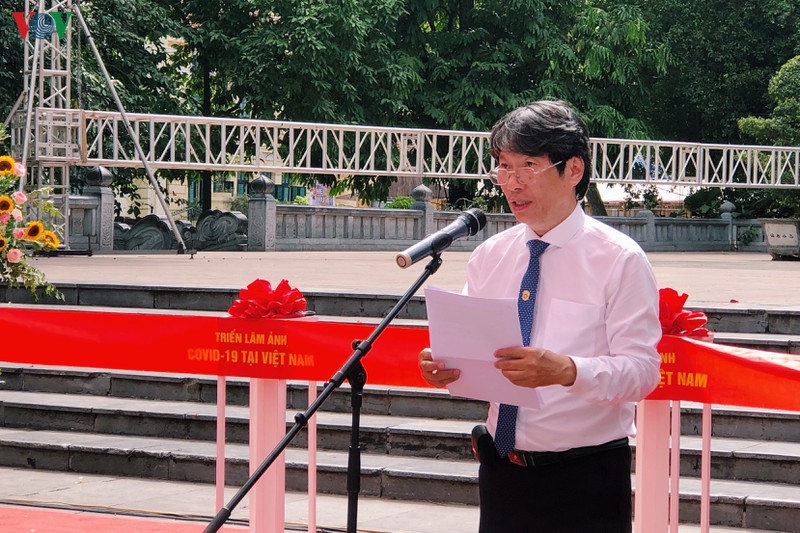 khai mac trien lam anh "viet nam phong chong dich covid-19" hinh 3