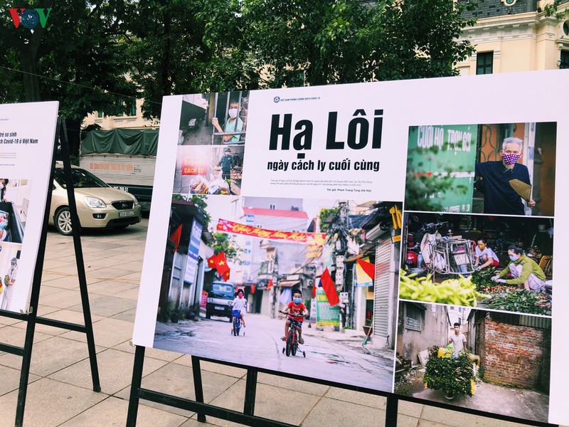 khai mac trien lam anh "viet nam phong chong dich covid-19" hinh 6