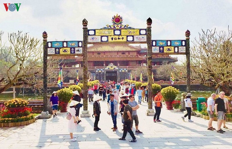 du lich mien trung: chap nhan hoa von, bu lo de nuoi duong nguon khach hinh 5