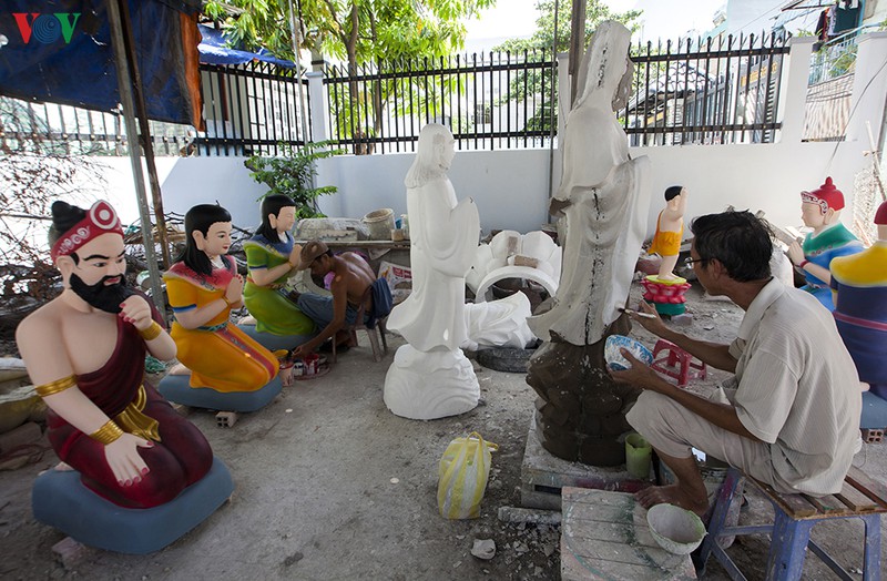 lang nghe trong long pho gan 100 nam lam tuong phat hinh 1