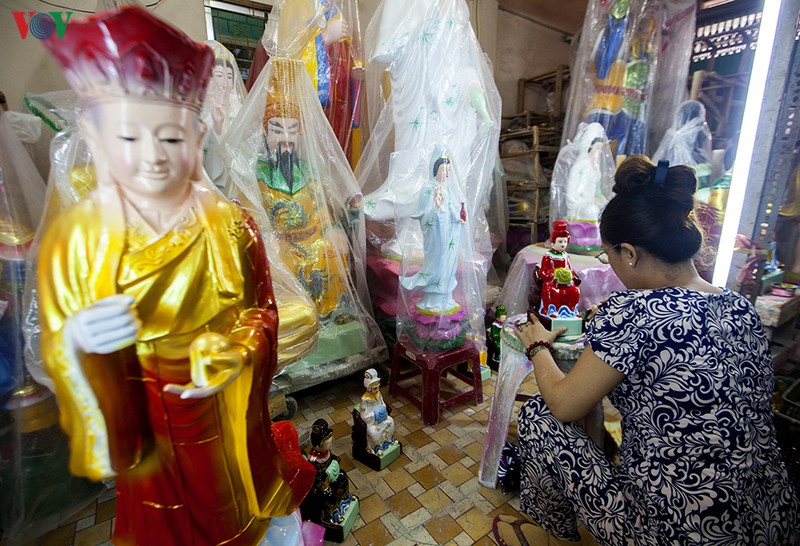 lang nghe trong long pho gan 100 nam lam tuong phat hinh 9