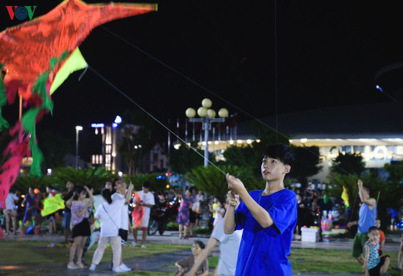 canh dieu tuoi tho ben bo vinh ha long hinh 6