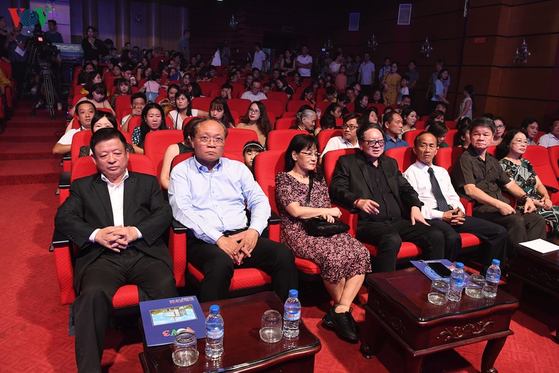 tung bung dem cong dien va trao giai lien hoan giai dieu son ca 2020 hinh 3