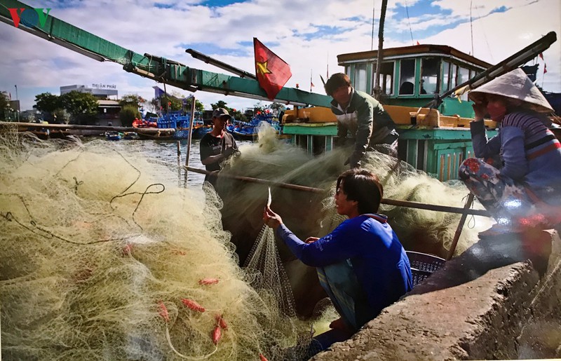 khai mac trien lam anh ve viet nam cua nhiep anh gia nga hinh 4