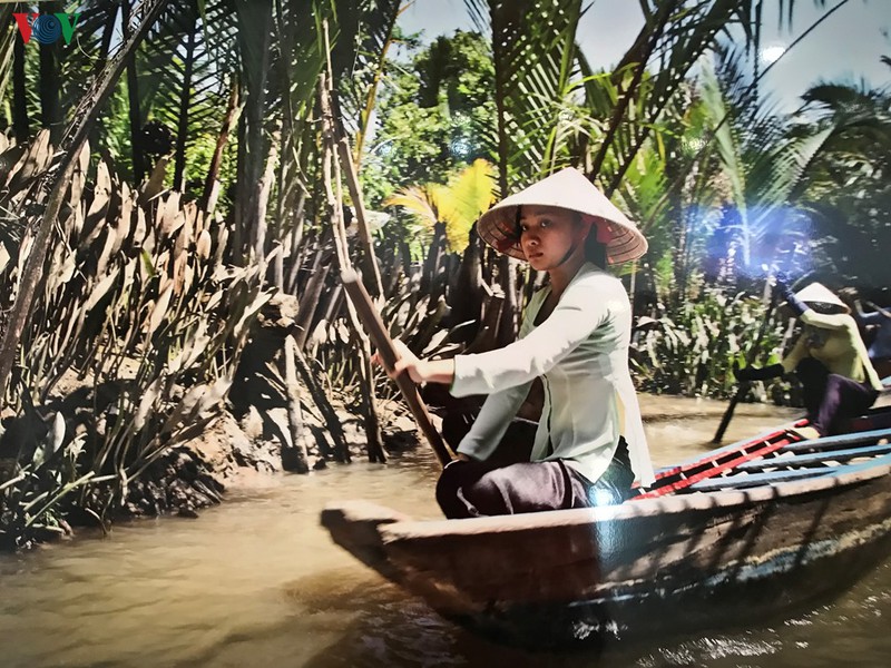 khai mac trien lam anh ve viet nam cua nhiep anh gia nga hinh 6