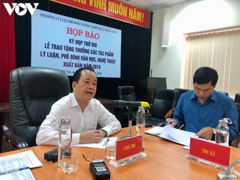 tang thuong 15 tac pham ly luan phe binh van hoc, nghe thuat 2019 hinh 2