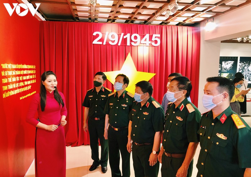 nhung hien vat lich su gan voi moc son cach mang thang tam hinh 1