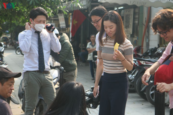 phong vien quoc te thu nhan la "fan ruot" cua banh my, pho ha noi hinh 1