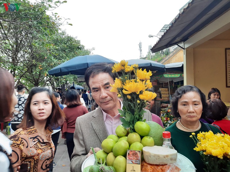"bien nguoi" do ve phu tay ho le ta trong ngay mung 1 thang chap hinh 7