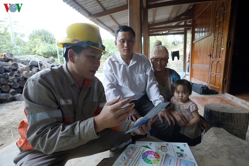 dien luoi den ban lang muong nhe truoc them xuan hinh 1