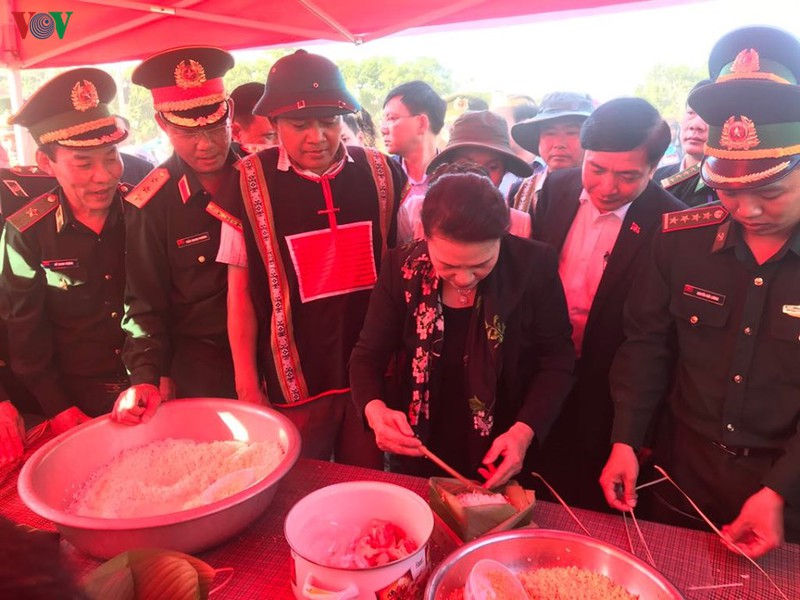 xuan bien phong am long dan ban bien gioi tay nguyen hinh 2
