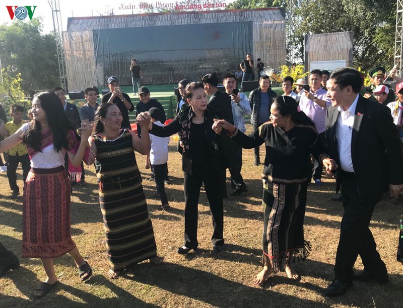xuan bien phong am long dan ban bien gioi tay nguyen hinh 1