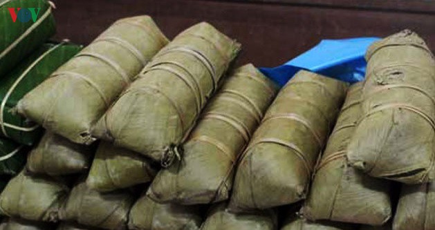 banh chung den chay ngay tet cua nguoi dao tien van ho hinh 2